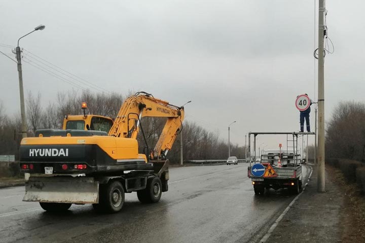 На путепроводах в Абакане устанавливают знаки ограничения скорости